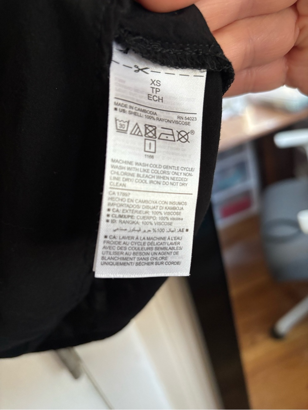 Old Navy Black Sleeveless Tie-Neck Top - Picture 11 of 13